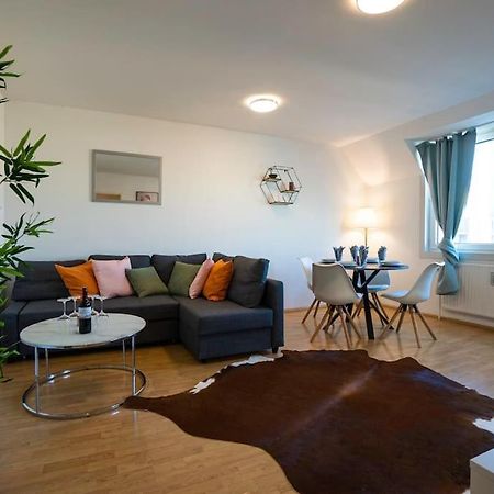 Stylish 2 Floor Penthouse • 15 Min To City Center Вена Экстерьер фото