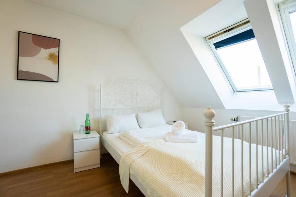 Stylish 2 Floor Penthouse • 15 Min To City Center Вена Экстерьер фото