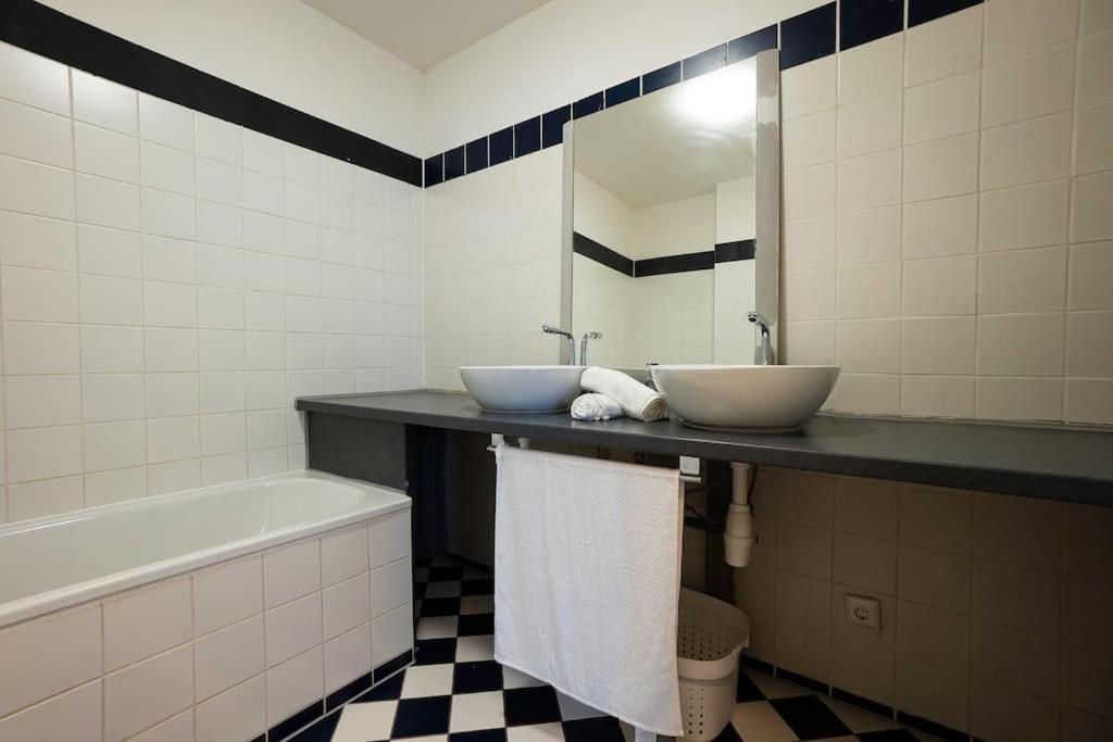 Stylish 2 Floor Penthouse • 15 Min To City Center Вена Экстерьер фото