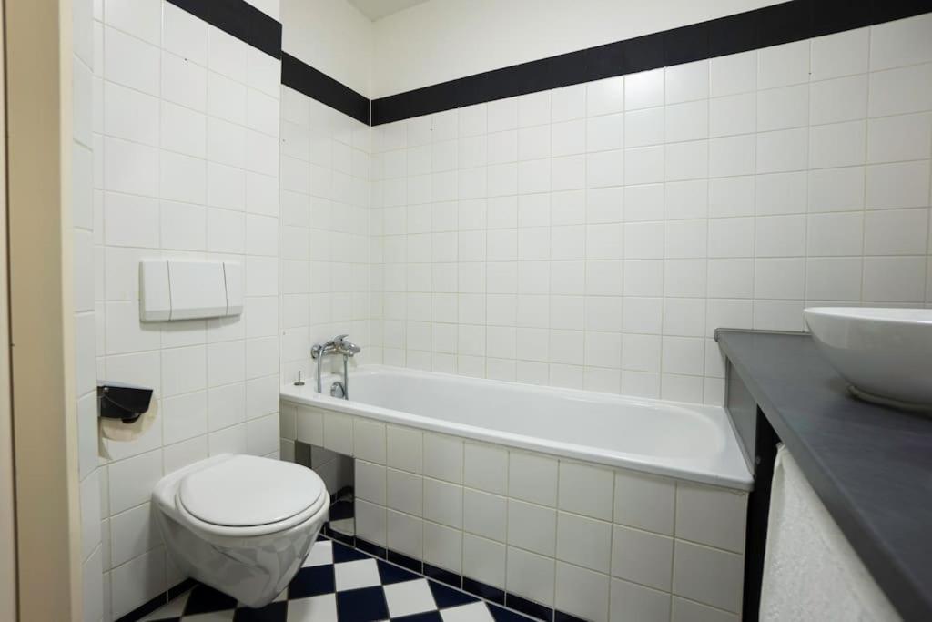 Stylish 2 Floor Penthouse • 15 Min To City Center Вена Экстерьер фото